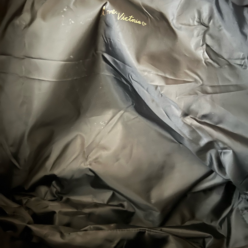 Victoria Secret Overnight Duffel Bag NEw - Picture 3 of 3